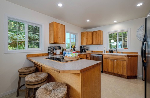 Vashon Island House | Waterfront Vashon Island Home, Beach Access & View