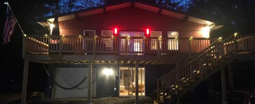 Tobyhanna House | Waterfront view Retreat