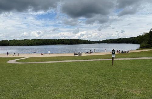 Tobyhanna House | Waterfront view Retreat