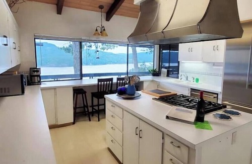 Eastsound House | Waterfront View Rosario Sleeps 10-