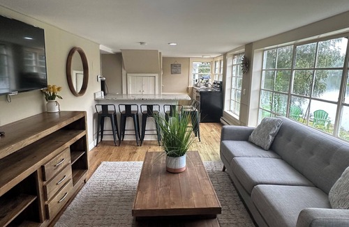 South Britain Apartment | Waterfront View - Unit F