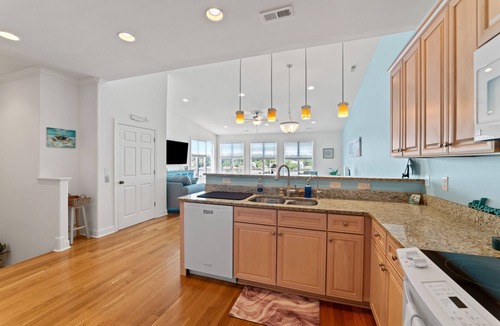 Oriental House | Waterfront Views & Boat Slip, Blackwell Point #C