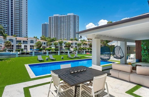 Hallandale Beach Villa | Waterfront Villa with Private Dock