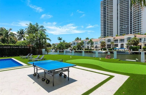 Hallandale Beach Villa | Waterfront Villa with Private Dock