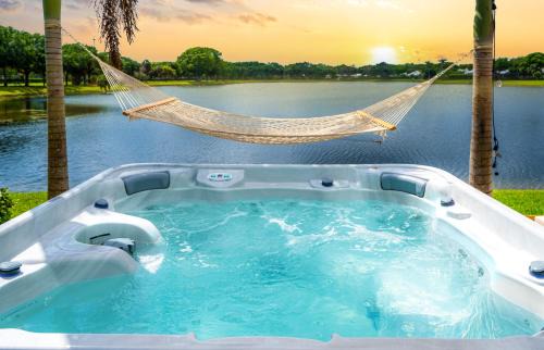 Florida North Atlantic Coast Villa | Waterfront Villa | BBQ, Pool, Cinema and Tiki