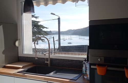 Logonna-Daoulas Villa | Waterfront villa with panoramic sea view