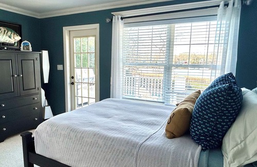 Center Moriches House | Waterfront Villa near Hamptons with pool, hot tub & boat dock