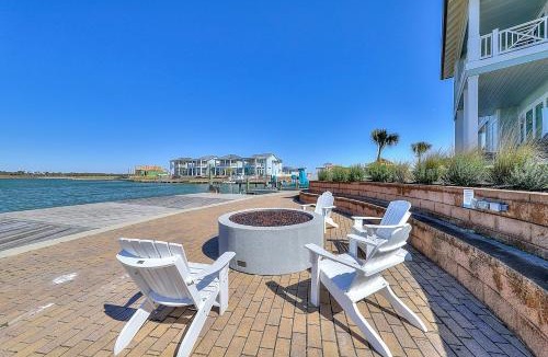 Rockport Apartment | Waterfront Villa on St Charles Bay