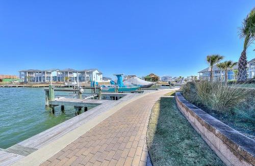Rockport Apartment | Waterfront Villa on St Charles Bay