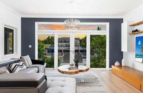 Coral Gables House | Waterfront Villa with Pool and Dock