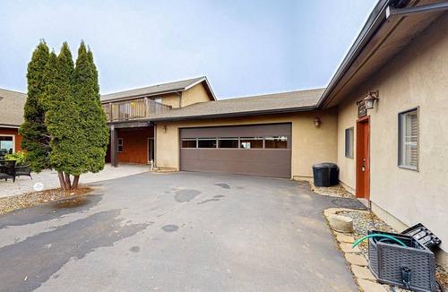 Dallesport House | Waterfront vineyard estate with private pool and incredible Gorge views