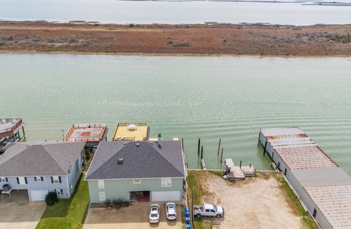 Port O Connor House | WATERFRONT Vista de la Bahia on the ICW