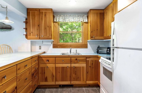 Lyman House | Waterfront w/Kayak's, SUP's and Ping Pong Table!