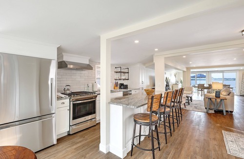 Riverside House | Waterfront w/Private Beach Near Providence