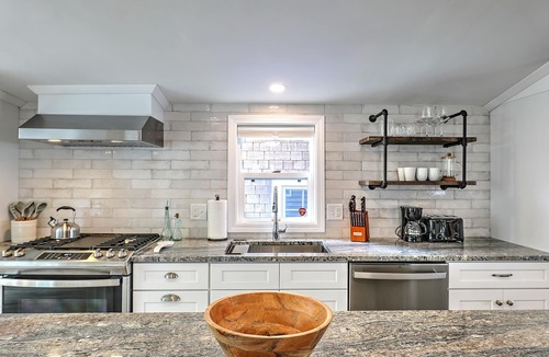 Riverside House | Waterfront w/Private Beach Near Providence