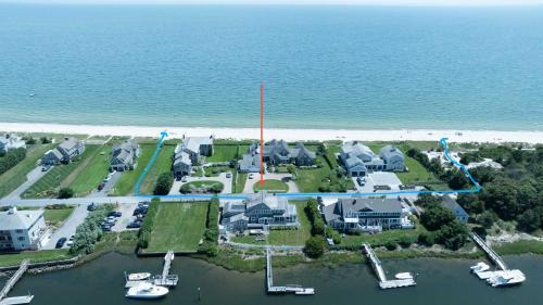 Centerville House | Waterfront Walk to Beach