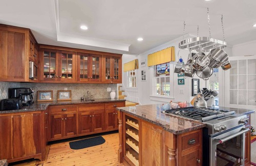 Centerville House | Waterfront, Walk to Beach!
