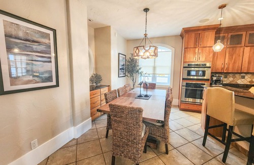 Sea Cottage Addition House | Waterfront, walk to Beach-5BR w/Views, Decks, Firepit & Amenities