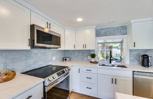 Olympia House | Waterfront Washington Getaway w/Hot Tub & Deck!