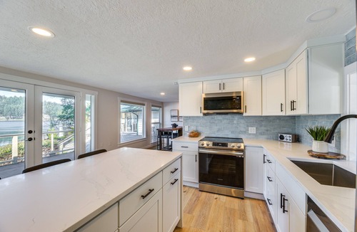 Olympia House | Waterfront Washington Getaway w/Hot Tub & Deck!