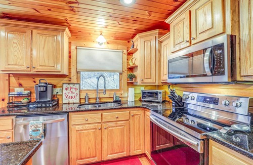 Butler Cabin | Waterfront Watauga Lake Home w/Private Dock!