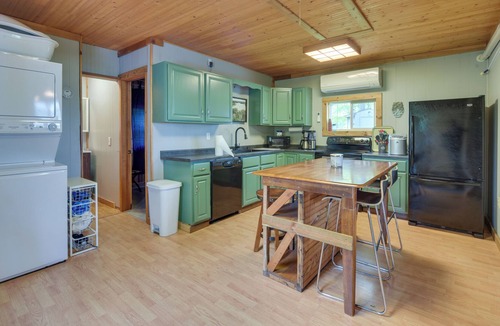 Webster Cabin | Waterfront Webster Cabin w/ Kayaks + Fire Pit