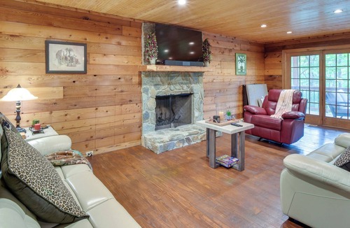 Chickasaw Point Cabin | Waterfront Westminster Cabin w/ Private Dock