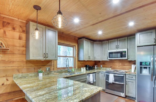 Chickasaw Point Cabin | Waterfront Westminster Cabin w/ Private Dock