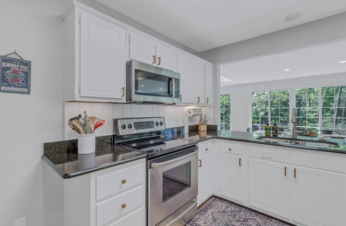 White Stone House | Waterfront, White Stone, Spacious-Kayaks-Family