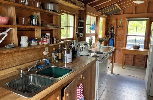 Perry Cottage | Waterfront 'Wildflower Cottage' w/Private Dock!