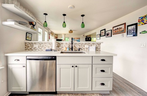 South Bend House | Waterfront Willapa Bay Cottage | Sleeps 8