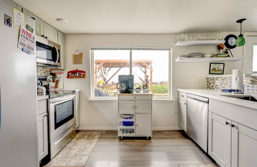 South Bend House | Waterfront Willapa Bay Cottage | Sleeps 8