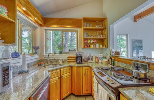 Olga House | Waterfront with a private deck