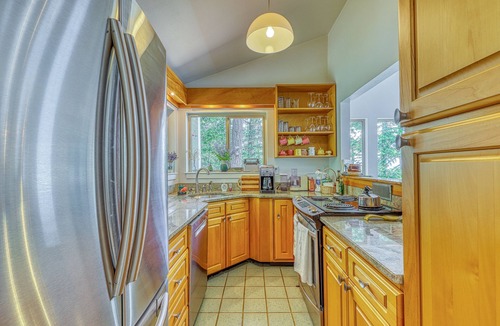 Olga House | Waterfront with a private deck