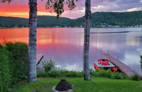 Saint-Damien Ski Chalet | Waterfront with Spa and Lake Access