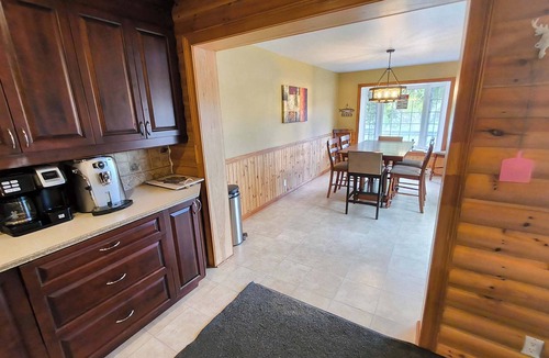 Saint Zenon Ski Chalet | Waterfront with Spa | L’étoile filante
