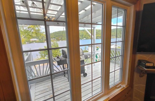 Saint Zenon Ski Chalet | Waterfront with Spa | L’étoile filante