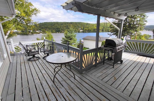 Saint Zenon Ski Chalet | Waterfront with Spa | L’étoile filante