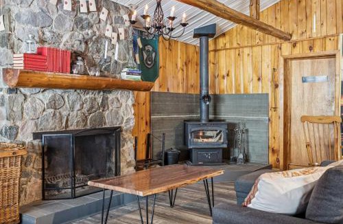 Cayamant House | Waterfront with Spa - Havre de l'Auror