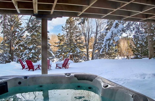Val-Joli Ski Chalet | Waterfront with Spa | Le Retro