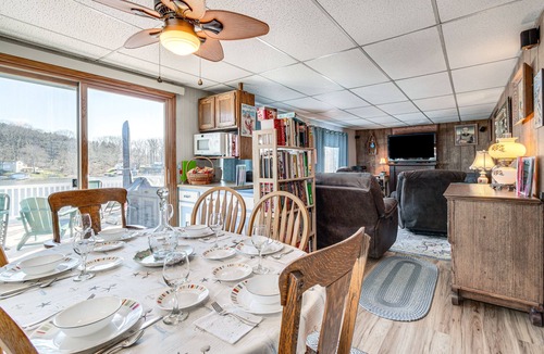 Wolcott Cottage | Waterfront Wolcott Vacation Rental w/Deck & Views