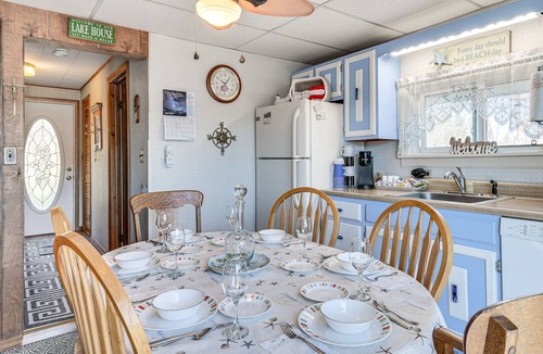 Wolcott Cottage | Waterfront Wolcott Vacation Rental w/Deck & Views