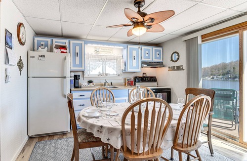 Wolcott Cottage | Waterfront Wolcott Vacation Rental w/Deck & Views