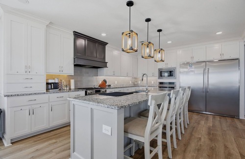 Hackberry House | Waterfront Wonderland Fishing and Pier Campn