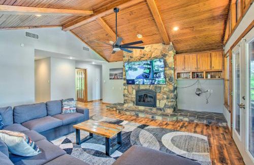 Yantis House | Waterfront Yantis Retreat w/Deck & Zipline!
