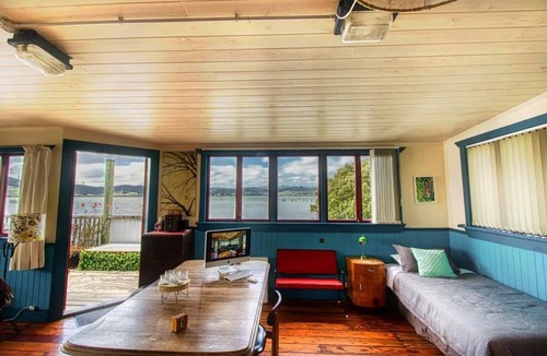 Kohukohu House | WATERLINE ~ Absolutely Waterfront!