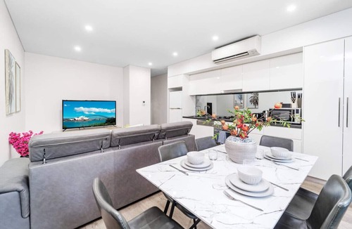 Waterloo Apartment | Waterloo 2Br Modern Apartment Nature Park