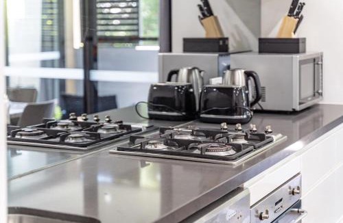 Waterloo Apartment | Waterloo 2Br Modern Apartment Nature Park