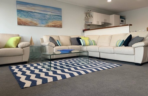 Paynesville House | Waterloo- Absolute waterfront