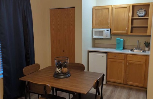 Waterloo Apartment | Waterloo Suites Queen 1